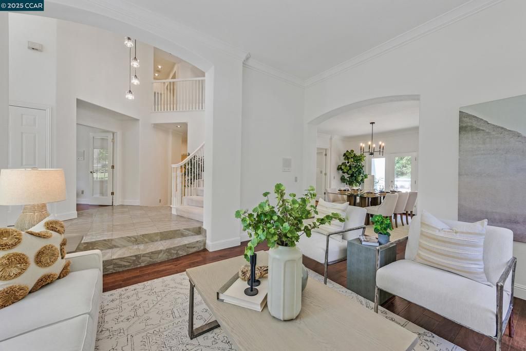 Chandelier, Dining room, Interior, Living room, Wood Texture Flooring