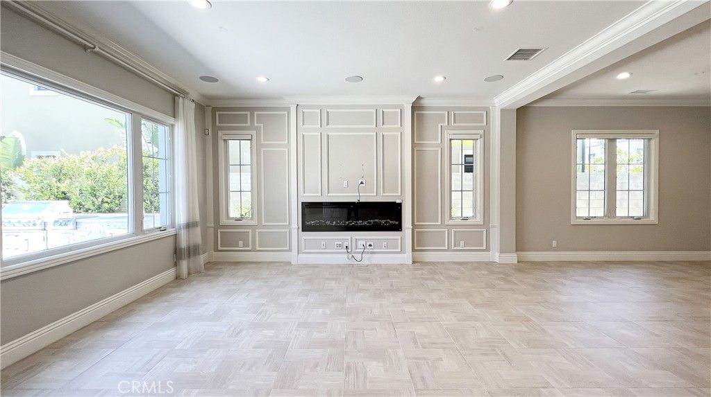 Empty room, Interior, Recessed Lighting, Wood Texture Flooring