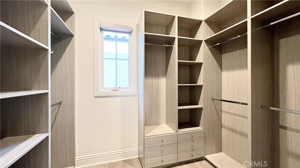 Interior, Walk-in Closets, Wood Texture Flooring