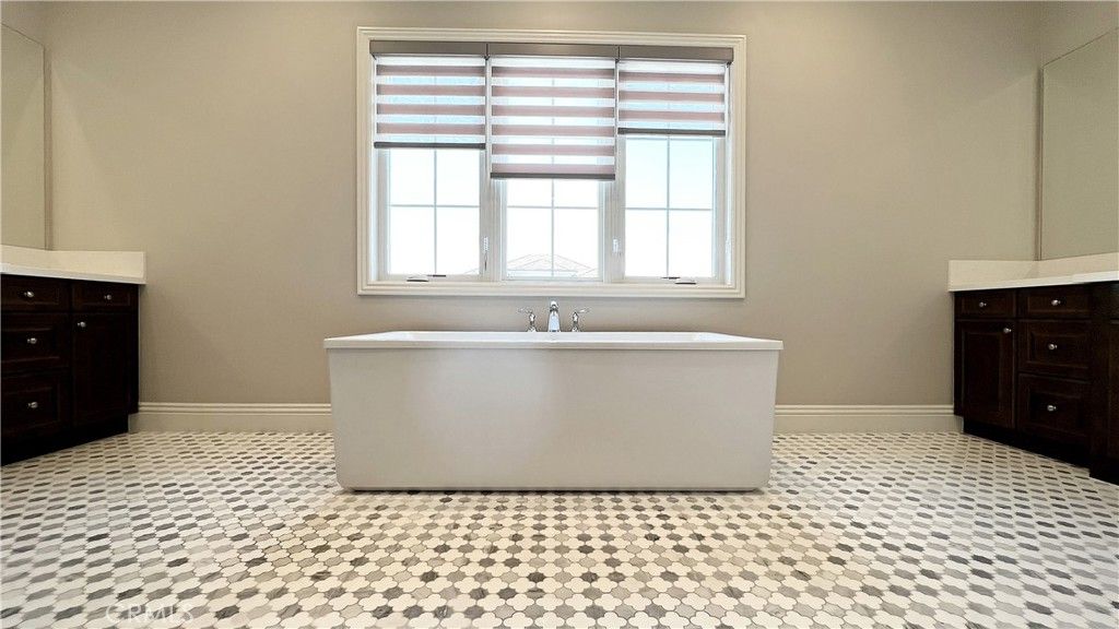 Bathroom, Free Standing Baths, Interior