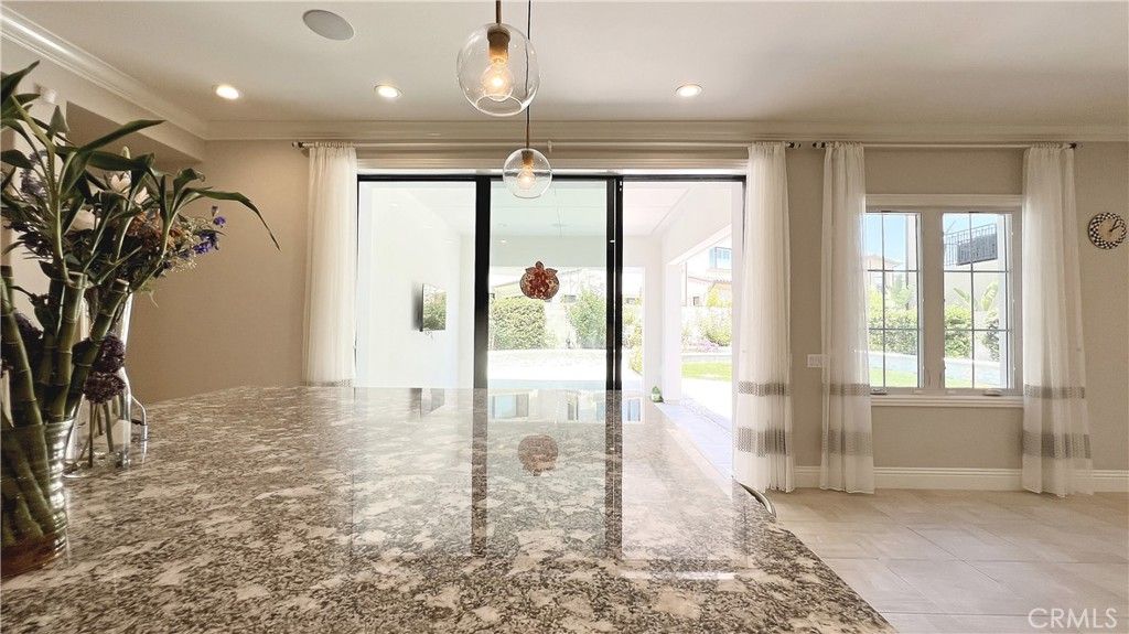 Empty room, Interior, Pendant Lights, Recessed Lighting