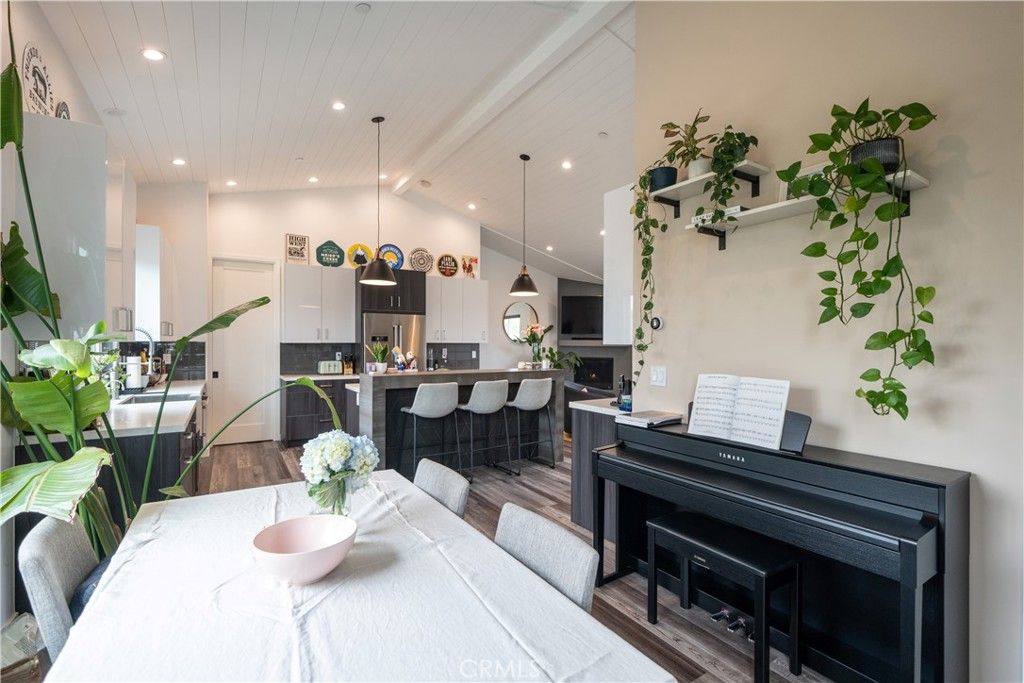 Dining room, Interior, Kitchen, Pendant Lights, Piano, Recessed Lighting, Wood Texture Flooring