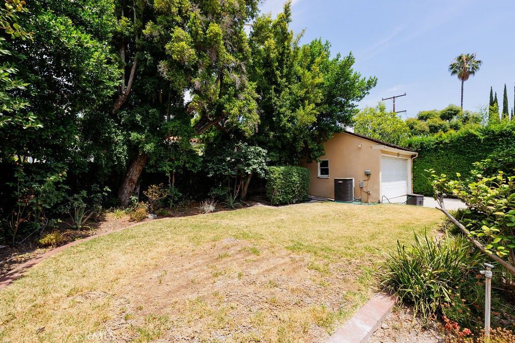 Backyard, Detached Garage, Exterior