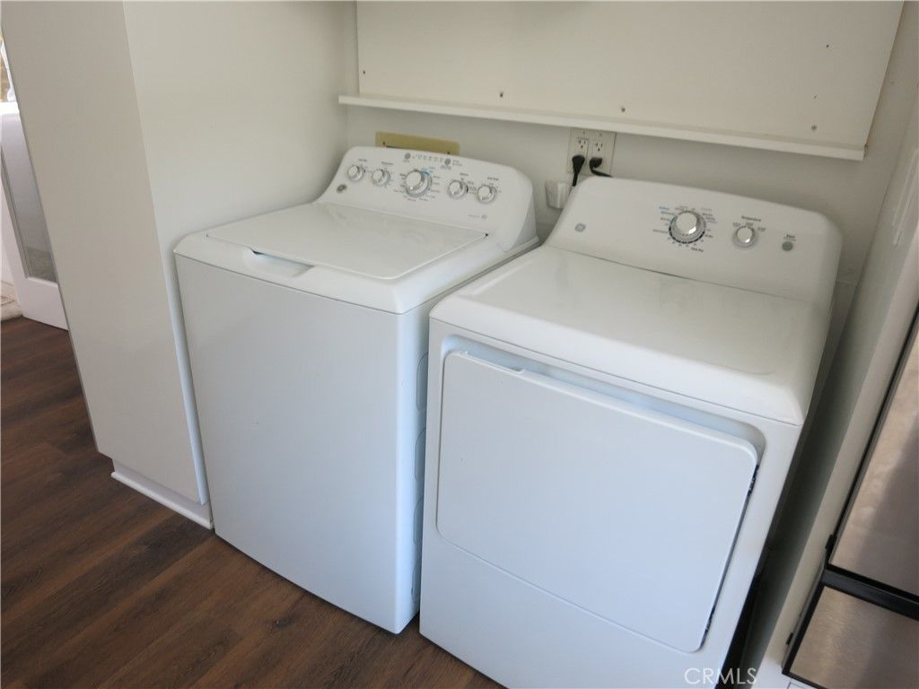 Interior, Utility Closets, Washer, Wood Texture Flooring