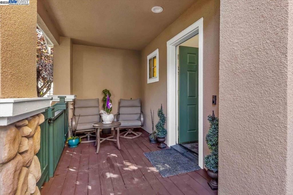 Exterior, Wood Texture Flooring