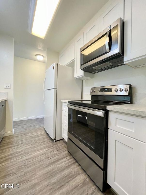 Interior, Kitchen, Stainless Steel Appliances, Wood Texture Flooring