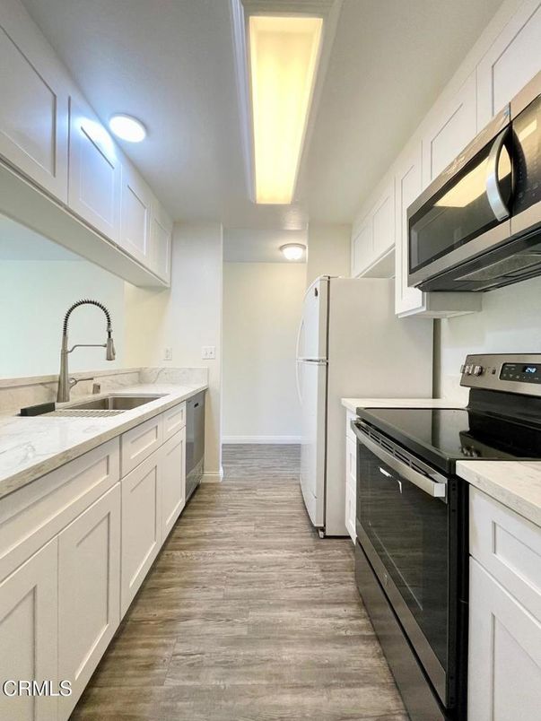 Interior, Kitchen, Recessed Lighting, Wood Texture Flooring