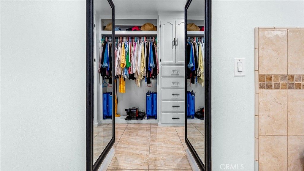 Interior, Walk-in Closets