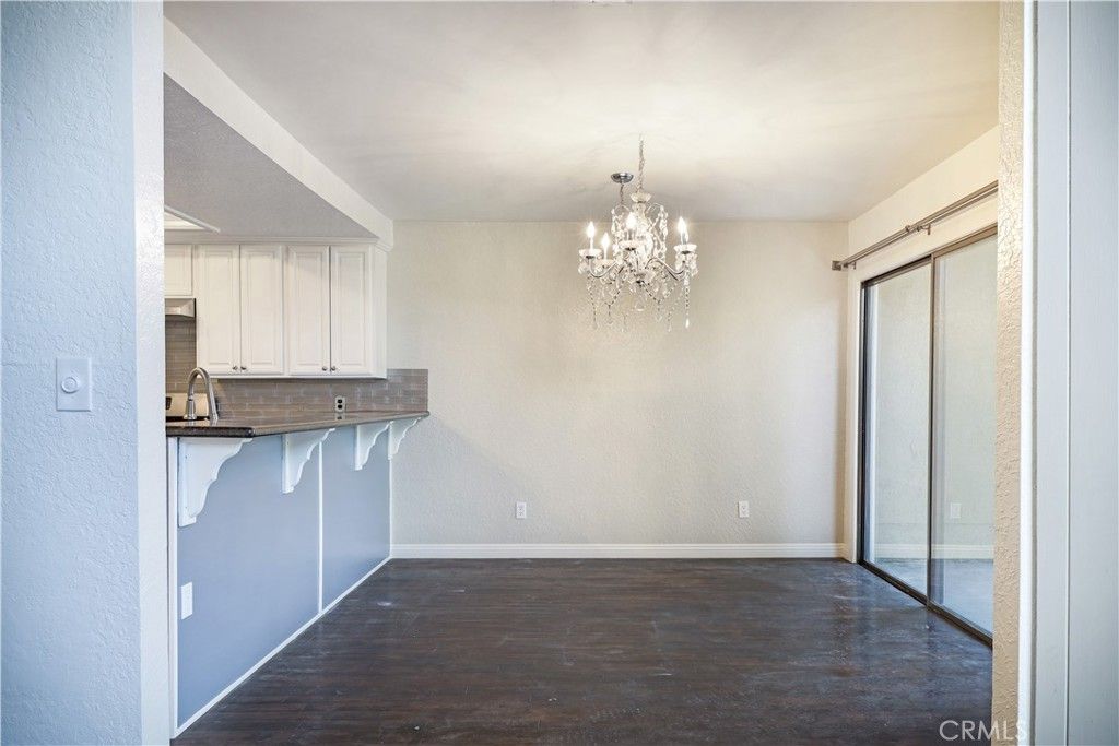 Chandelier, Empty room, Interior, Wood Texture Flooring