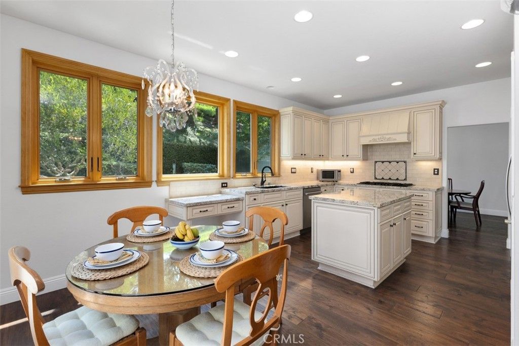 Chandelier, Dining room, Interior, Kitchen, Recessed Lighting, Wood Texture Flooring