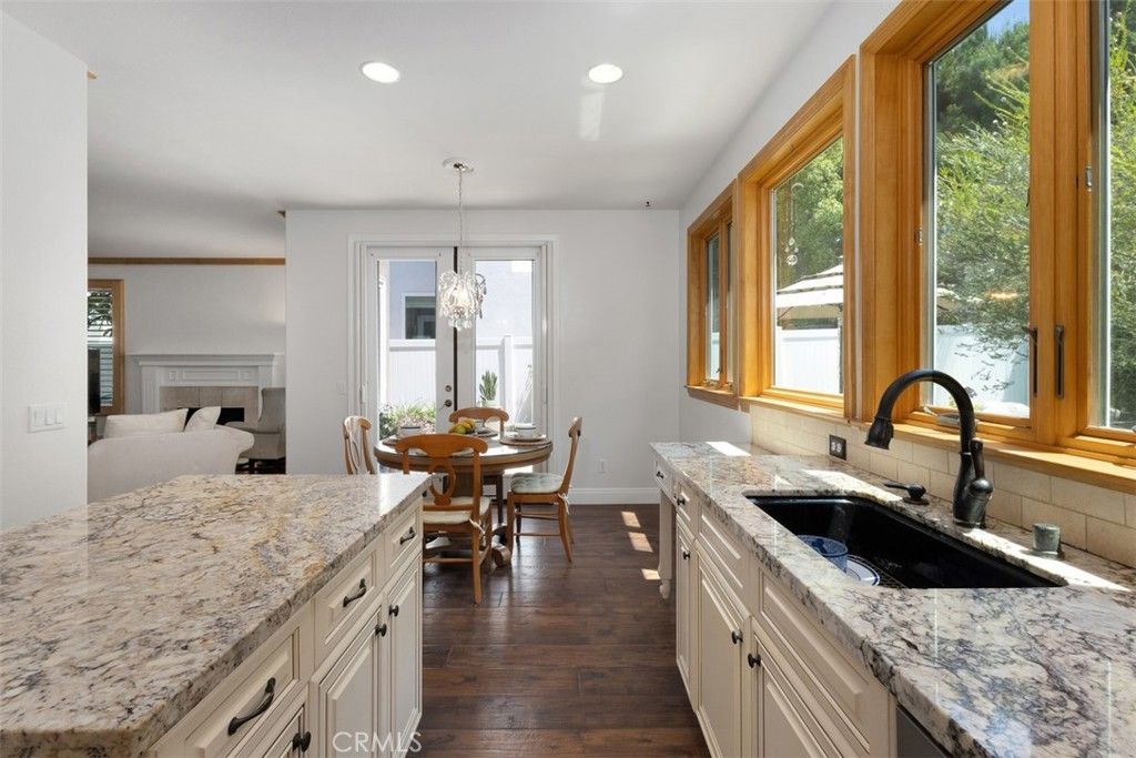 Chandelier, Dining room, Interior, Kitchen, Recessed Lighting, Wood Texture Flooring
