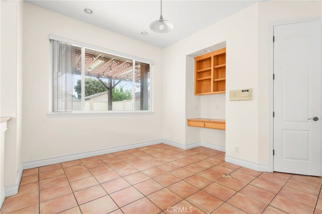Empty room, Interior, Pendant Lights, Recessed Lighting