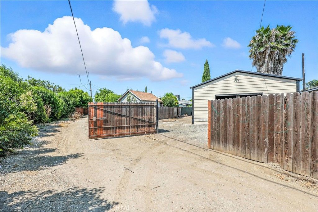Backyard, Detached Garage, Exterior