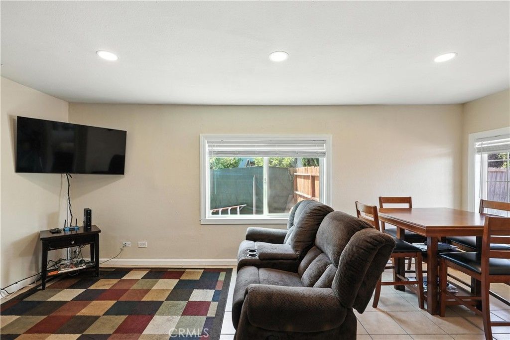 Dining room, Interior, Recessed Lighting