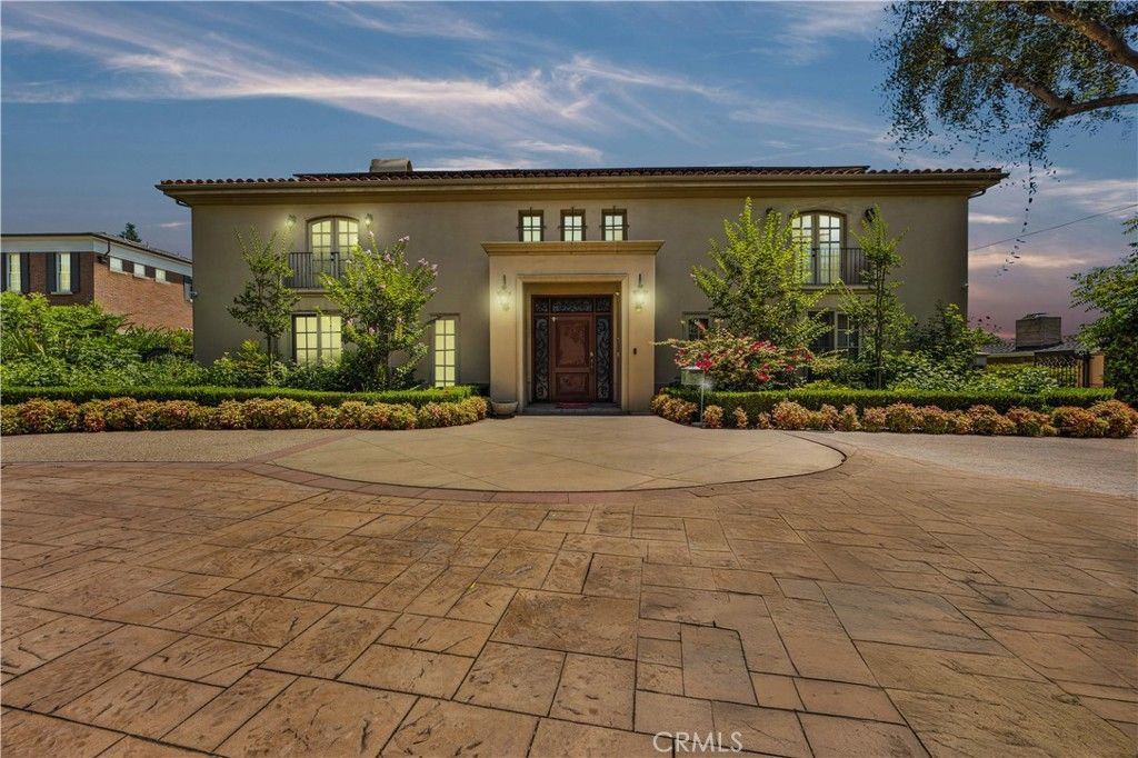 Exterior, Facade, Mediterranean