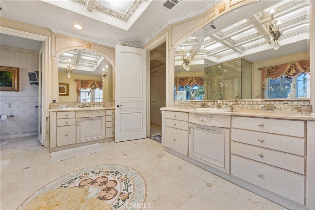 Bathroom, Interior, Recessed Lighting