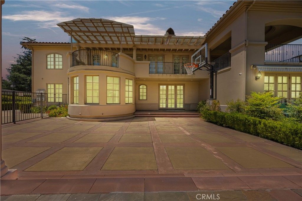 Exterior, Facade, Mediterranean