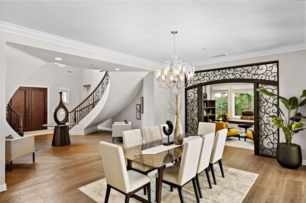 Chandelier, Dining room, Interior, Recessed Lighting, Wood Texture Flooring