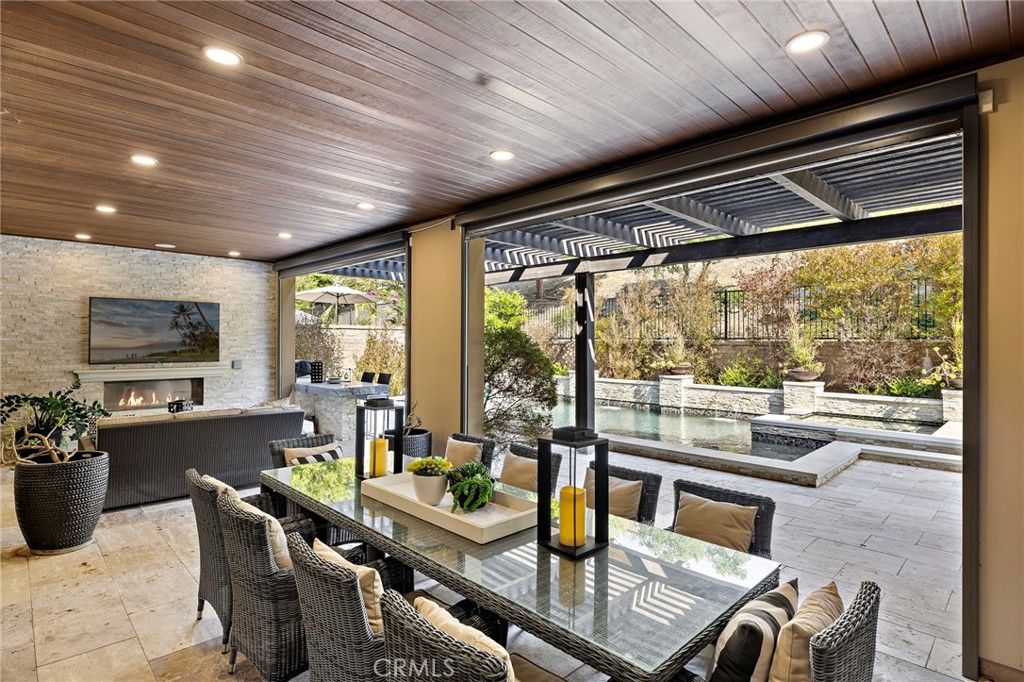 Exterior, Fireplace, Pool