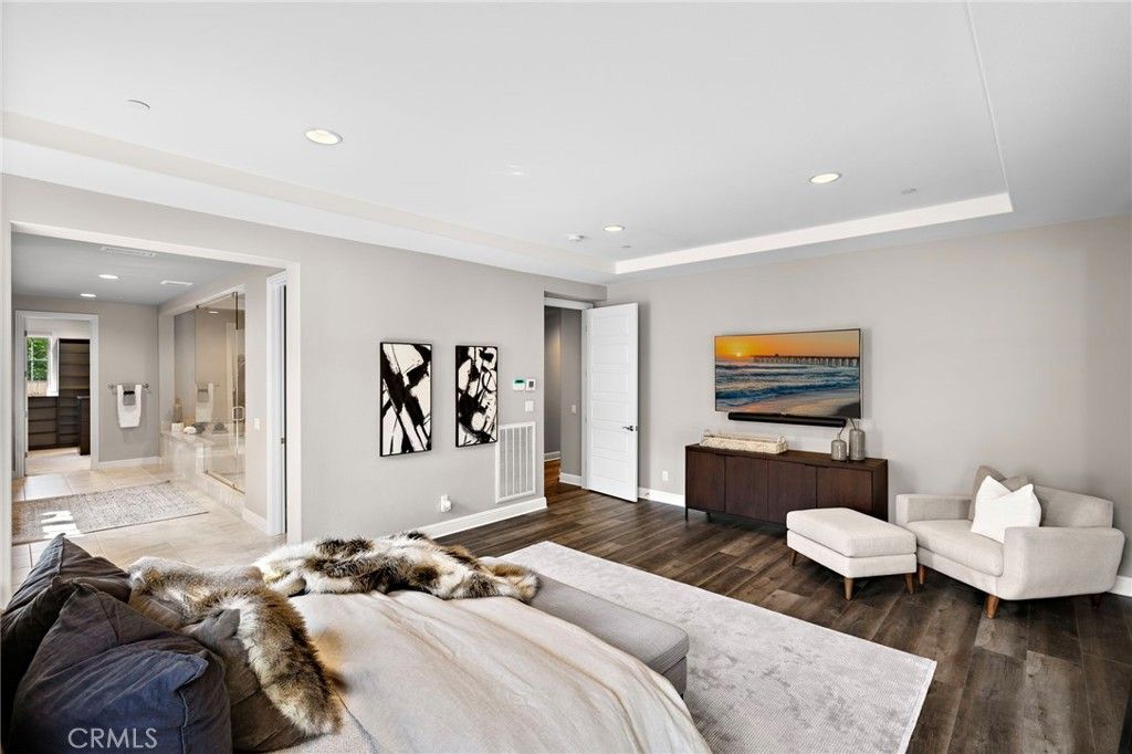 Bathroom, Bedroom, Interior, Recessed Lighting, Wood Texture Flooring