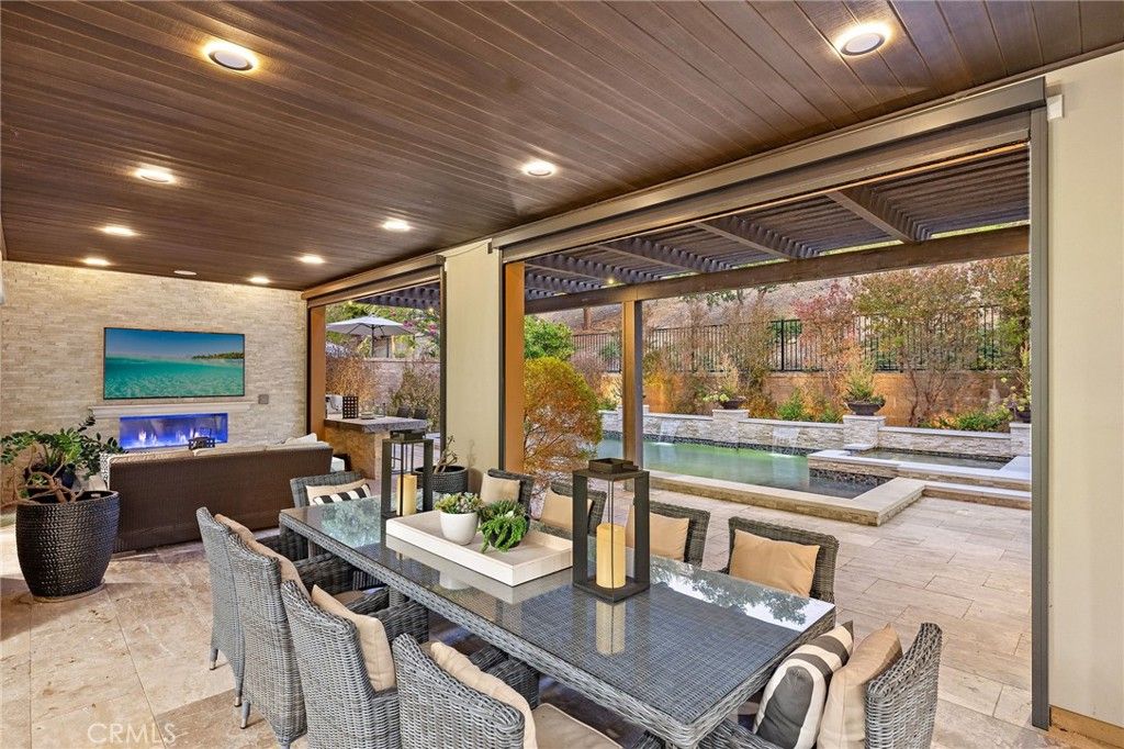Exterior, Pool, Recessed Lighting
