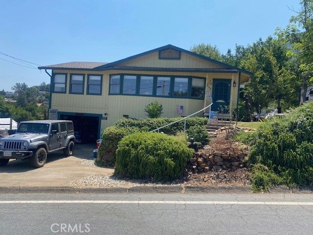 Attached, Exterior, Facade, Raised Ranch