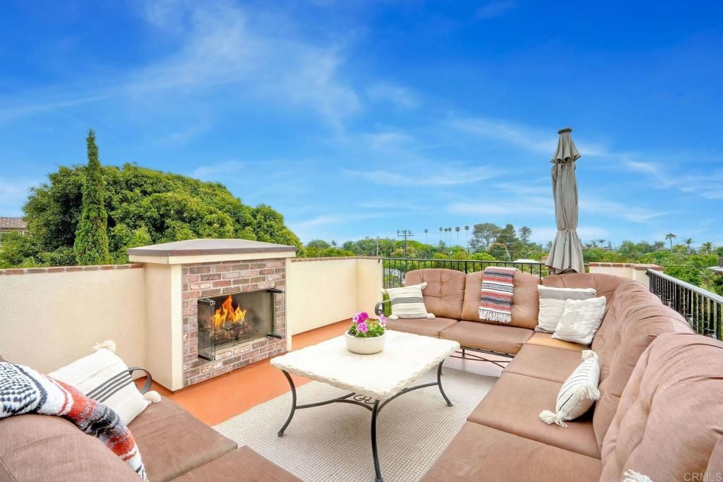 Exterior, Fireplace
