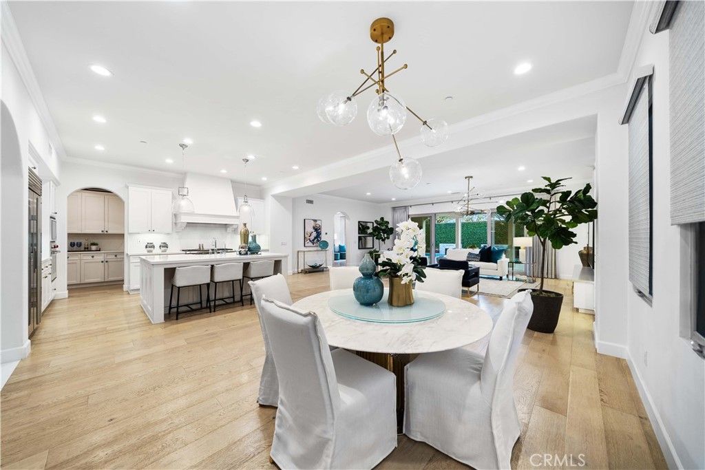 Dining room, Interior, Kitchen, Pendant Lights, Recessed Lighting, Wood Texture Flooring