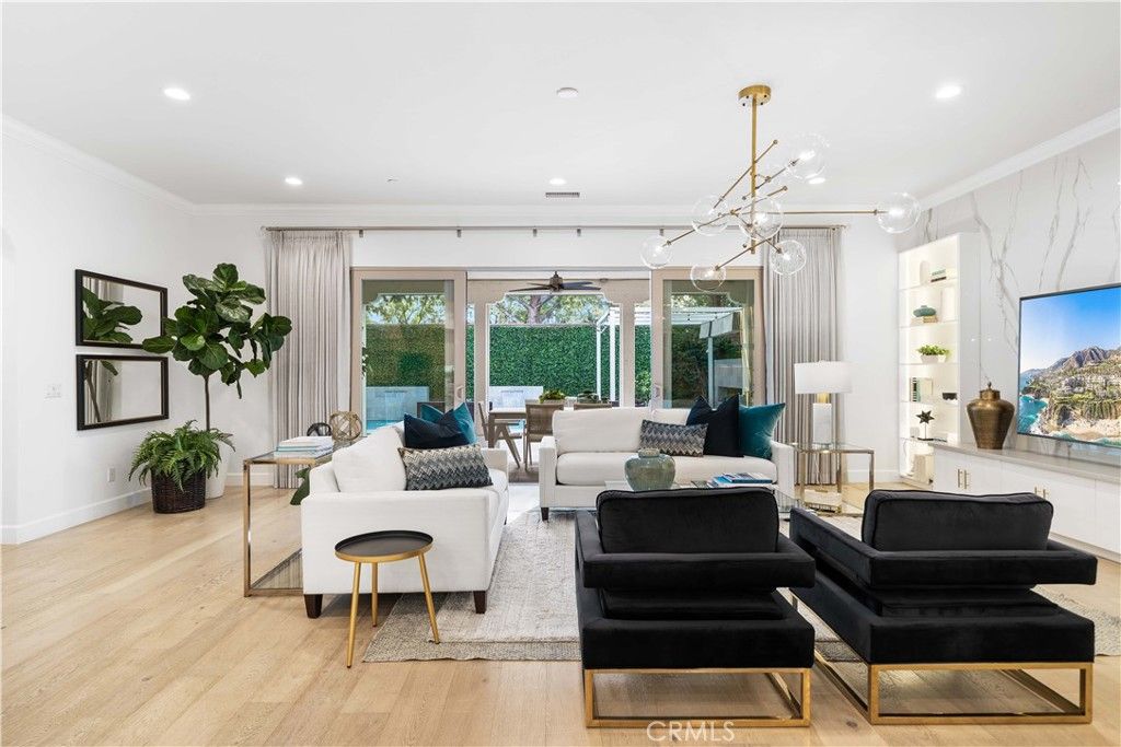 Interior, Living room, Pendant Lights, Recessed Lighting, Wood Texture Flooring