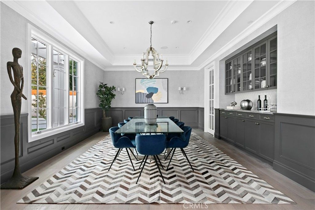 Chandelier, Dining room, Interior, Pendant Lights, Recessed Lighting, Wood Texture Flooring
