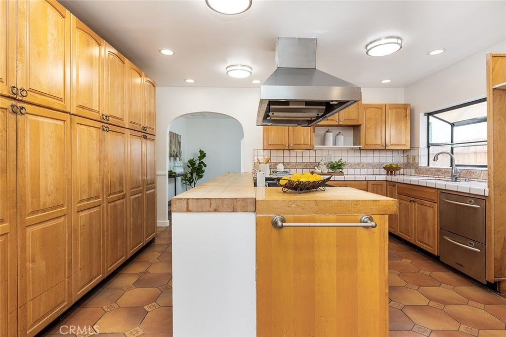 Interior, Kitchen, Recessed Lighting, Tile Countertops