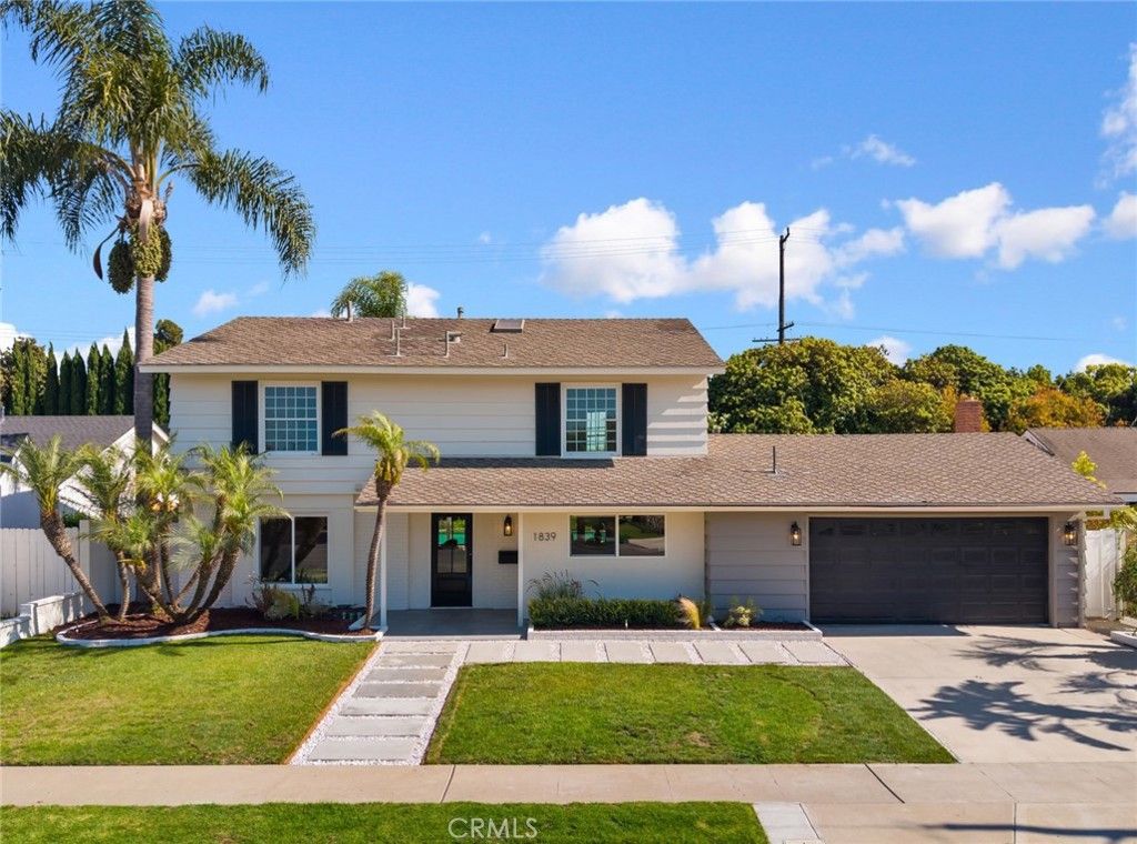 Attached, Exterior, Facade, Ranch