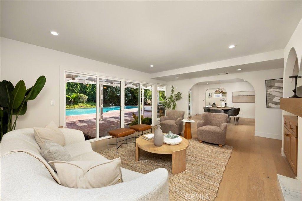 Dining room, Interior, Living room, Pendant Lights, Recessed Lighting, Wood Texture Flooring