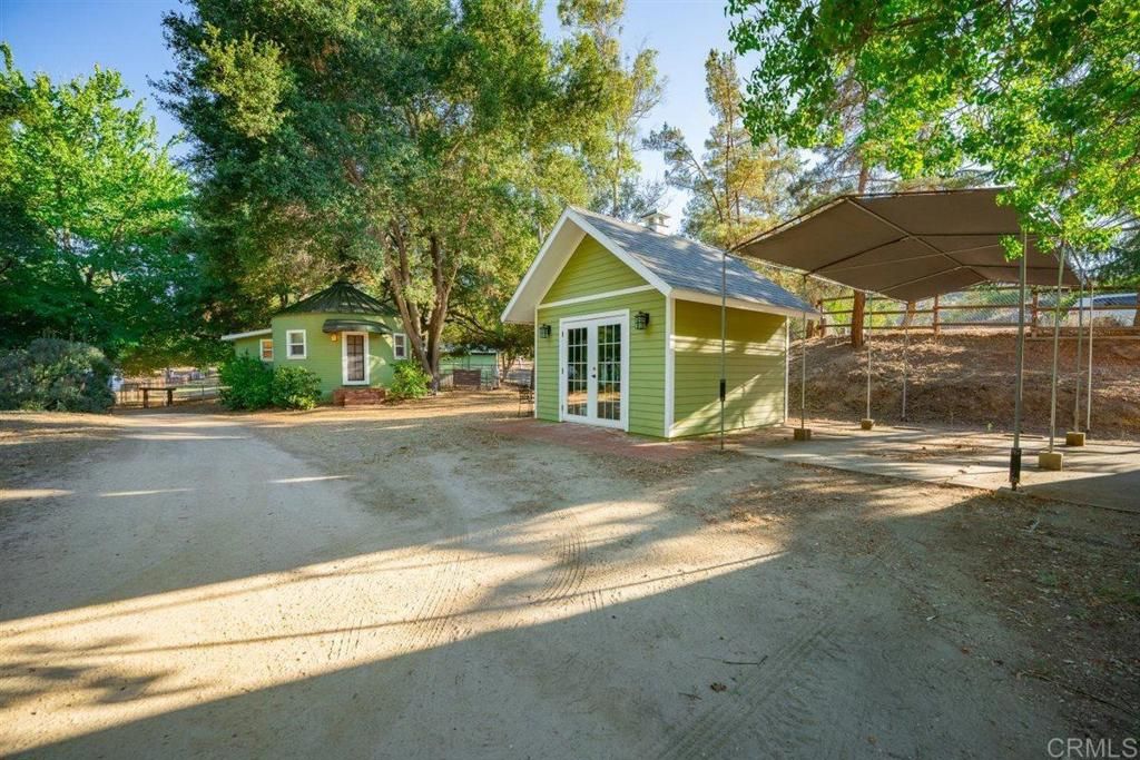 Backyard, Exterior