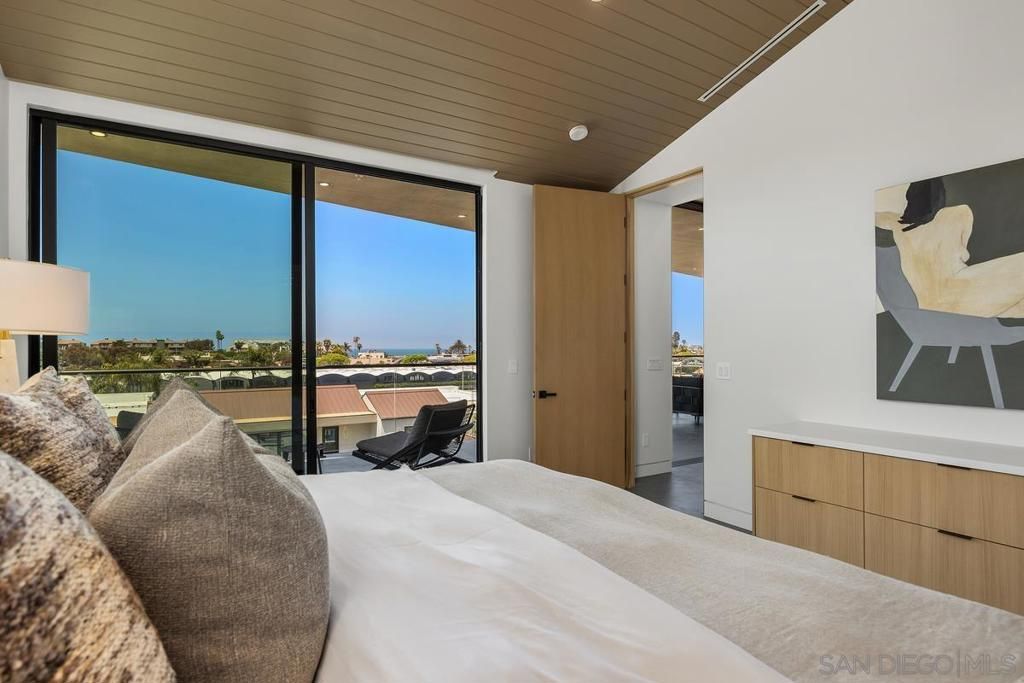 Bedroom, Interior, Recessed Lighting, Water
