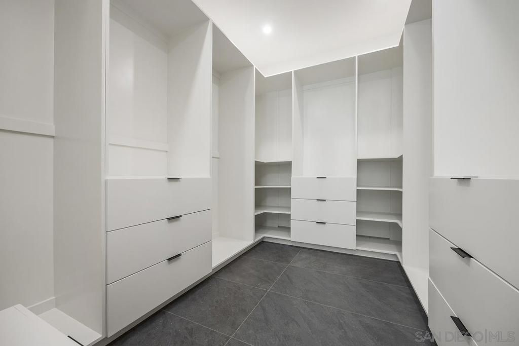 Interior, Recessed Lighting, Walk-in Closets