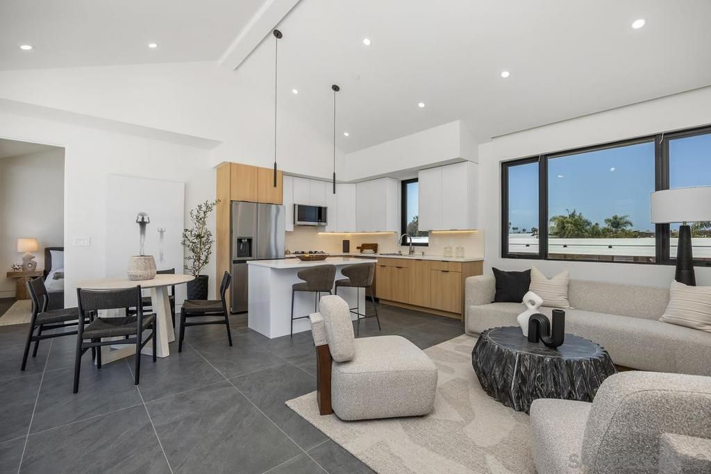Dining room, Interior, Kitchen, Living room, Pendant Lights, Recessed Lighting, Stainless Steel Appliances