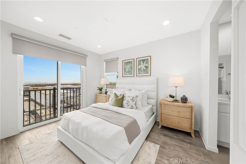 Bedroom, Interior, Recessed Lighting, Water, Wood Texture Flooring