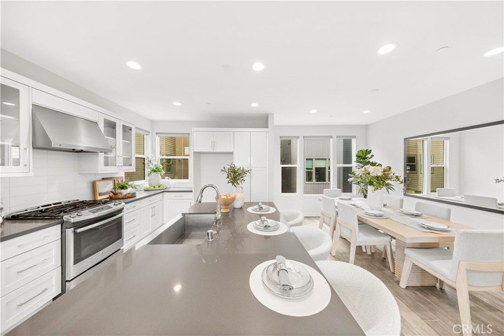 Dining room, Interior, Kitchen, Recessed Lighting, Stainless Steel Appliances, Wood Texture Flooring