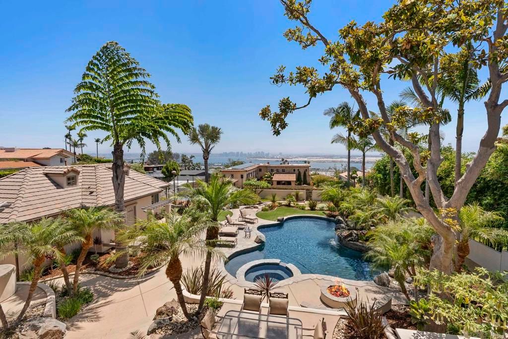 Exterior, Pool, Water