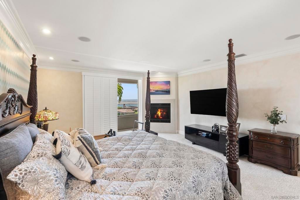 Bedroom, Fireplace, Interior, Recessed Lighting, Water