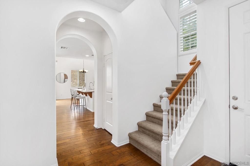 Chandelier, Dining room, Interior, Pendant Lights, Recessed Lighting, Wood Texture Flooring