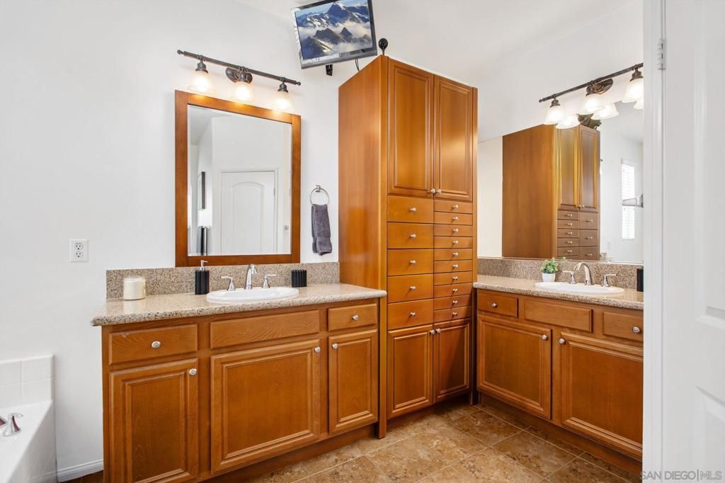 Bathroom, Dual Sink Vanities, Interior