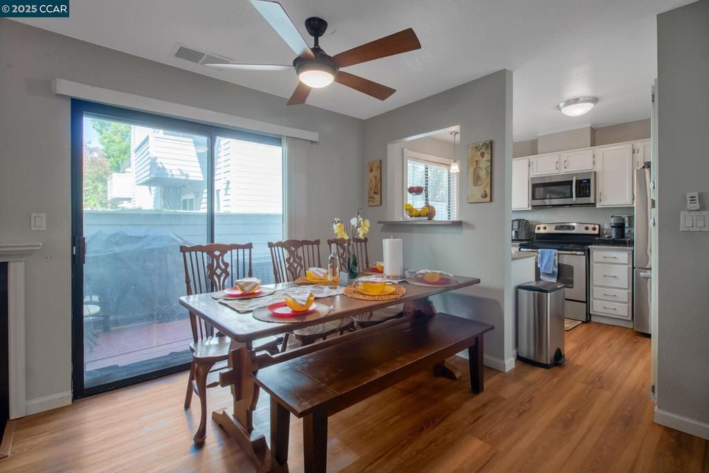 Dining room, Interior, Kitchen, Stainless Steel Appliances, Wood Texture Flooring