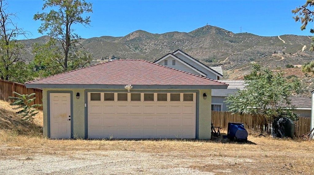 Detached Garage, Exterior
