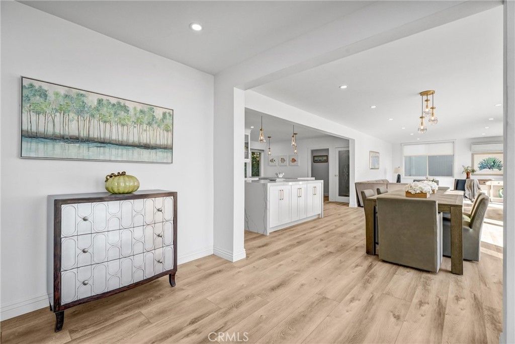 Dining room, Interior, Kitchen, Pendant Lights, Recessed Lighting, Wood Texture Flooring