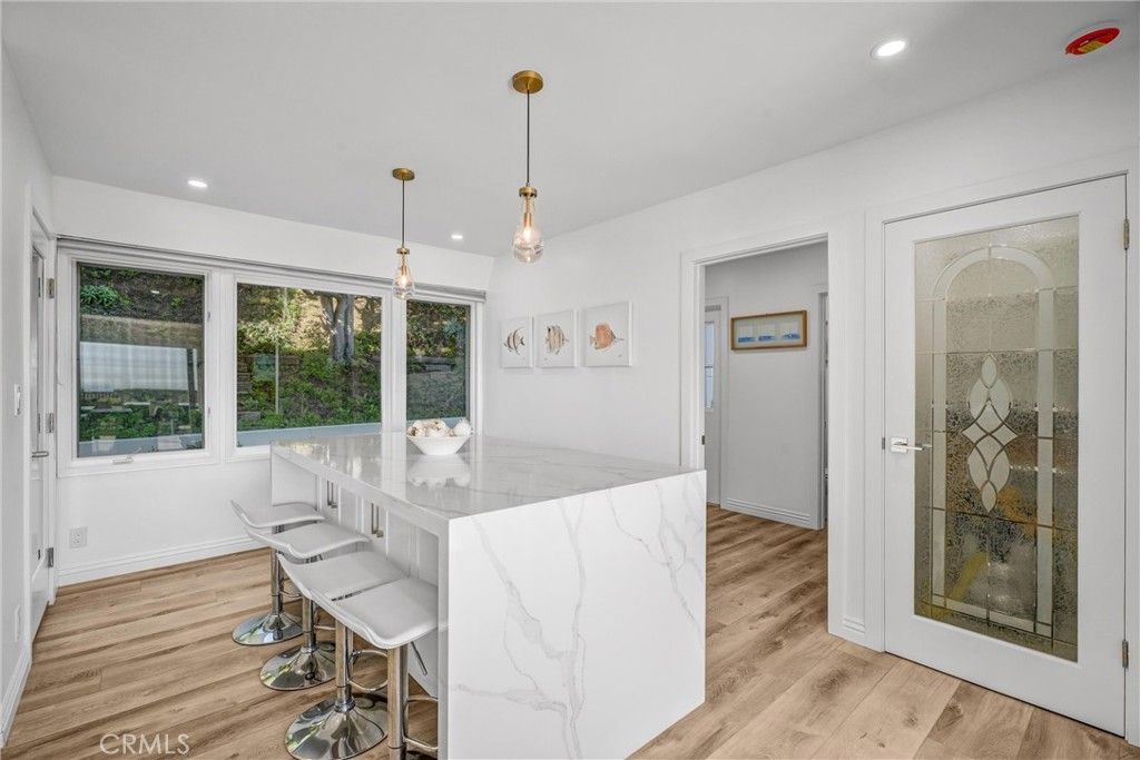 Interior, Pendant Lights, Recessed Lighting, Wood Texture Flooring