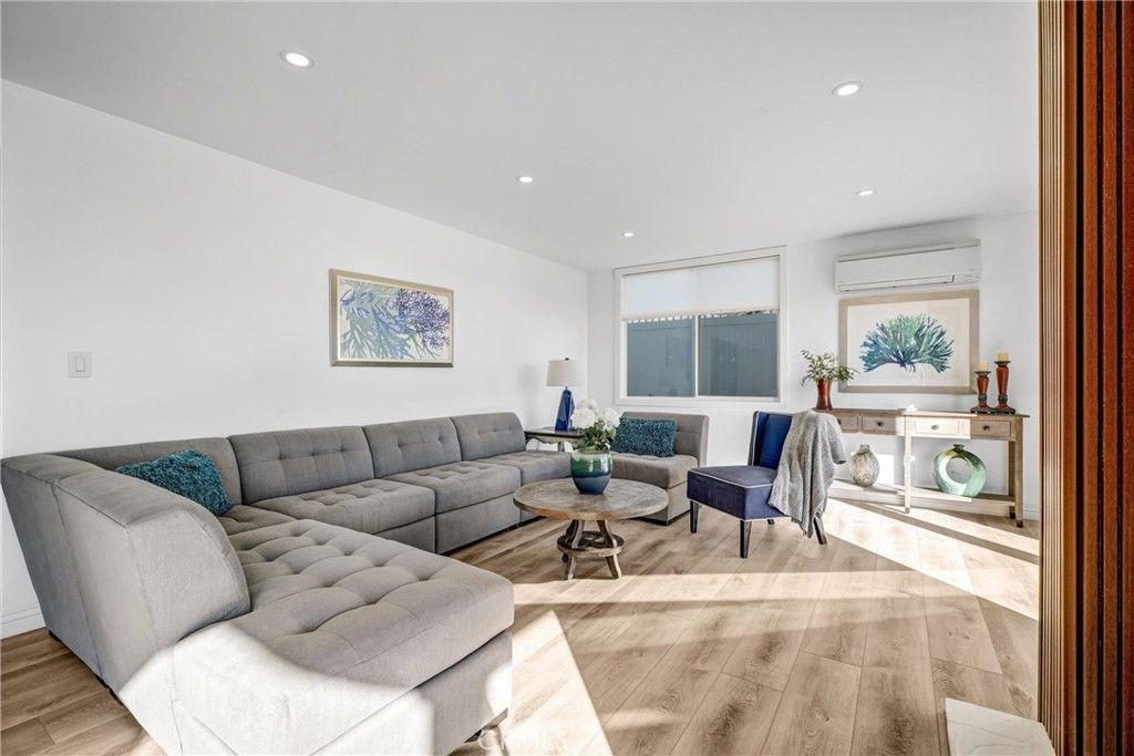 Interior, Living room, Recessed Lighting, Washer, Wood Texture Flooring