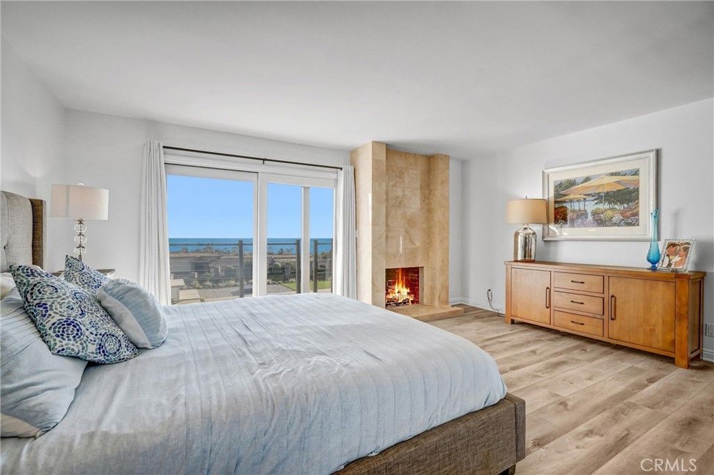 Bedroom, Fireplace, Interior, Water, Wood Texture Flooring