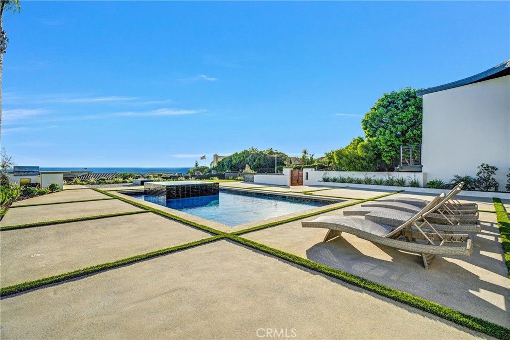 Exterior, Pool, Water